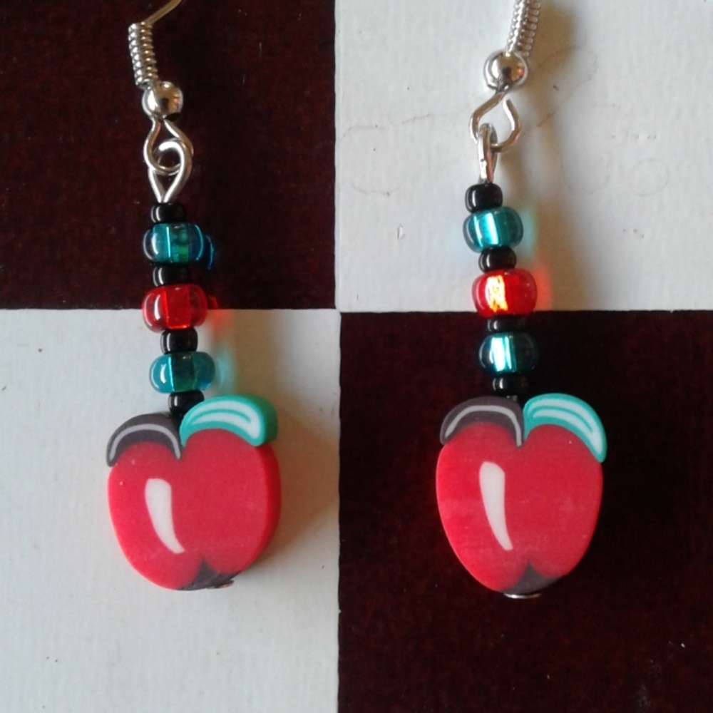 NWT Handmade Fruit Dangle Earrings Apple - Picture 1 of 4